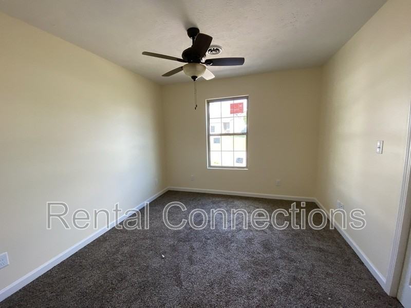 1815 Bridge St - Photo 6 of 10