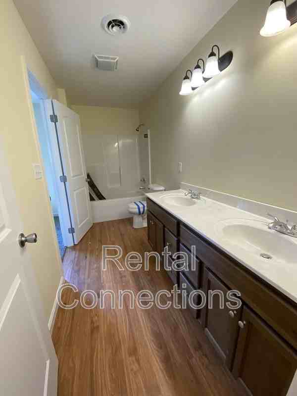 1815 Bridge St - Photo 7 of 10