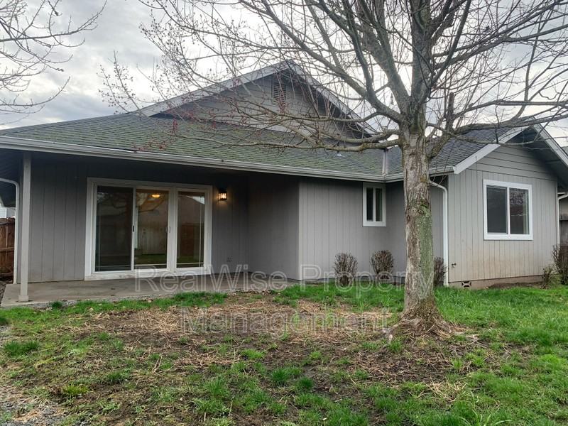 2682 Estates Ln - Photo 2 of 19