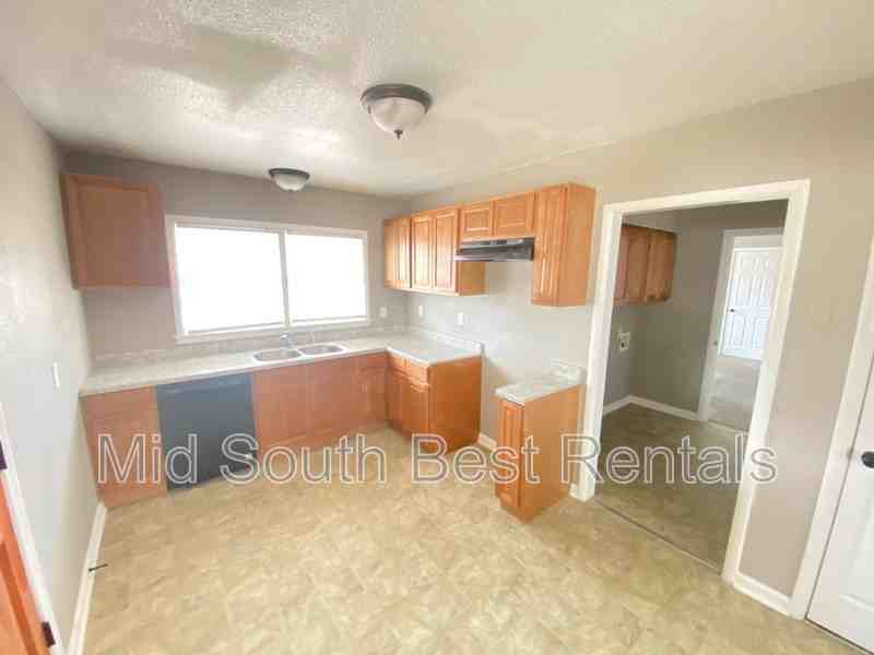 4349 Windward Dr - Photo 3 of 8