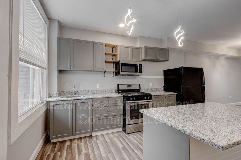 1705 Poplar Grove St - Photo 3 of 26