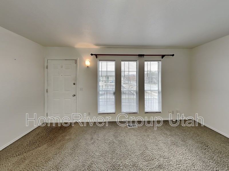 1850 S St #5 - Photo 6 of 18
