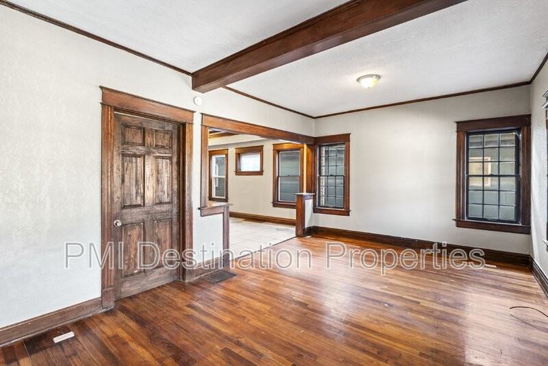 4145 Kenwood Ave - Photo 2 of 28