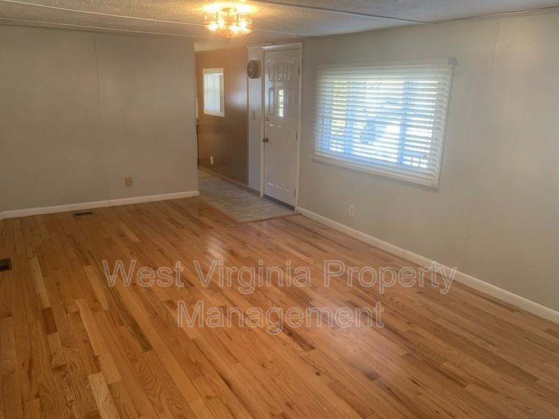 563 Glenview Rd - Photo 5 of 15