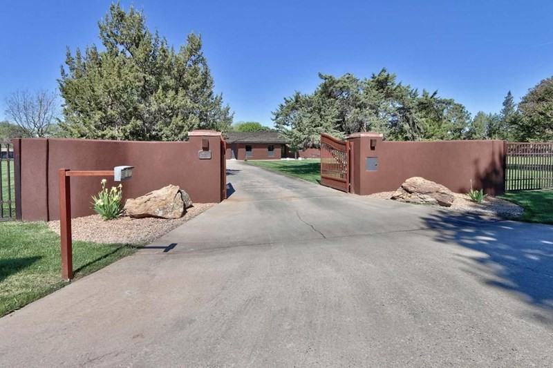 4611 Rio Grande Ln NW - Photo 2 of 35