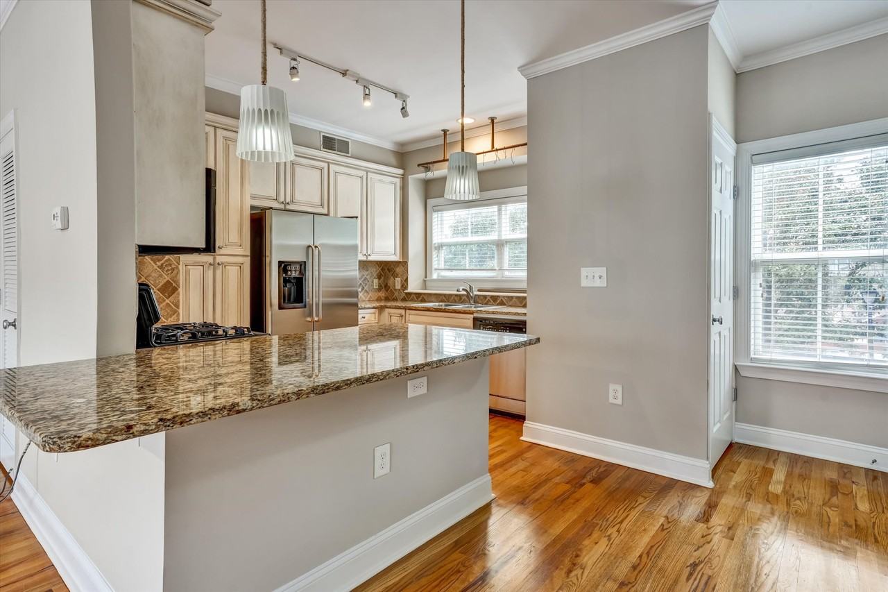 324 Carlyle Park Dr #1 - Photo 6 of 30