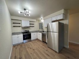 featured image of 1041 West 9th Street A-D - B #B