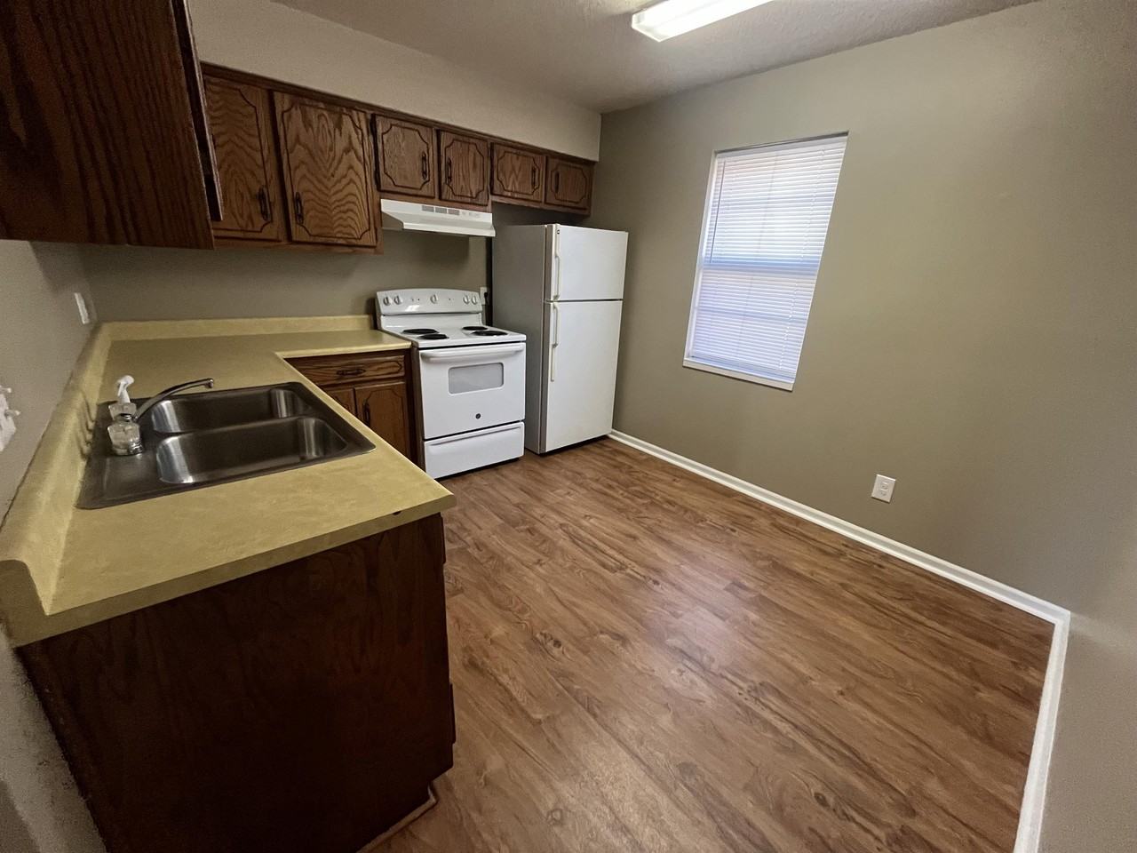 511 Laurel St #A - Photo 3 of 14