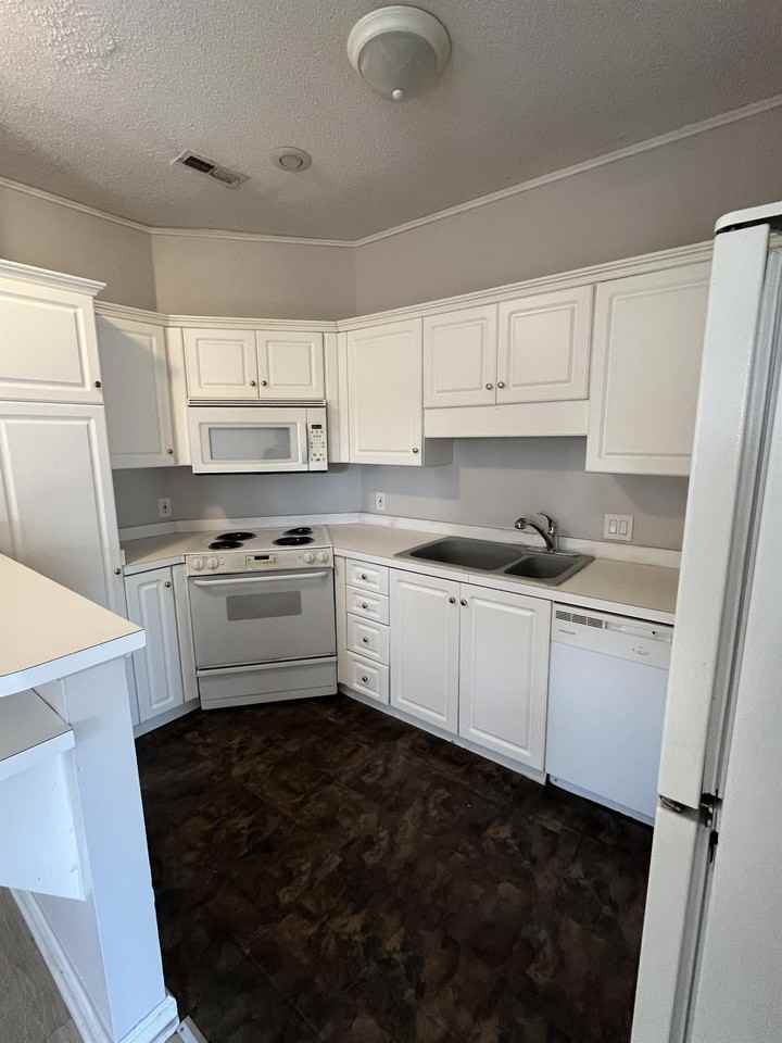 3511 Sweetwater Blvd #1 - Photo 5 of 9