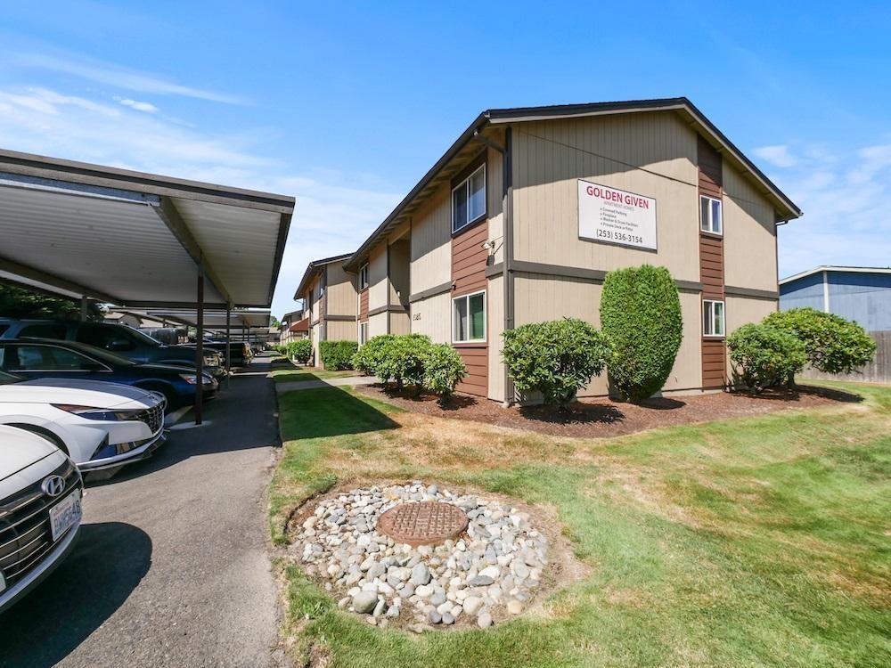 1023 74th St E - Photo 2 of 9