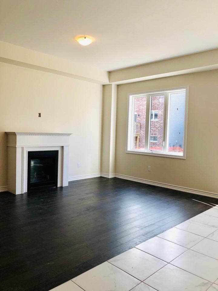 1272 Peelar Crescent - Photo 3 of 14