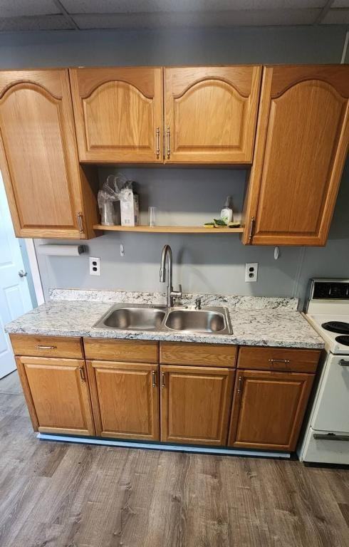 1567 Tibbits Ave - Photo 4 of 10