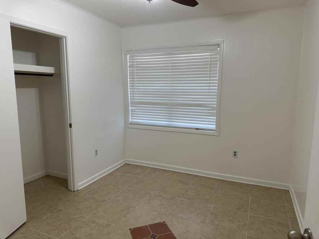 1003 Shirley Dr - Photo 6 of 10