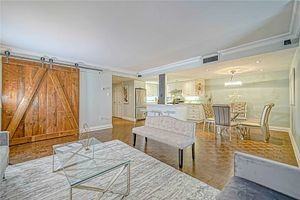 30 Wellington St E #806