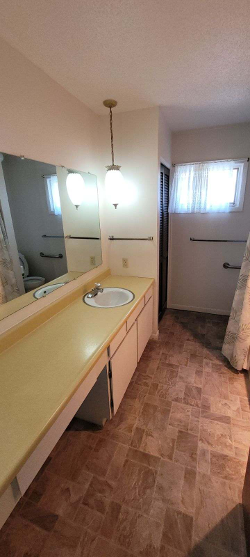 815 17th St - Photo 2 of 4