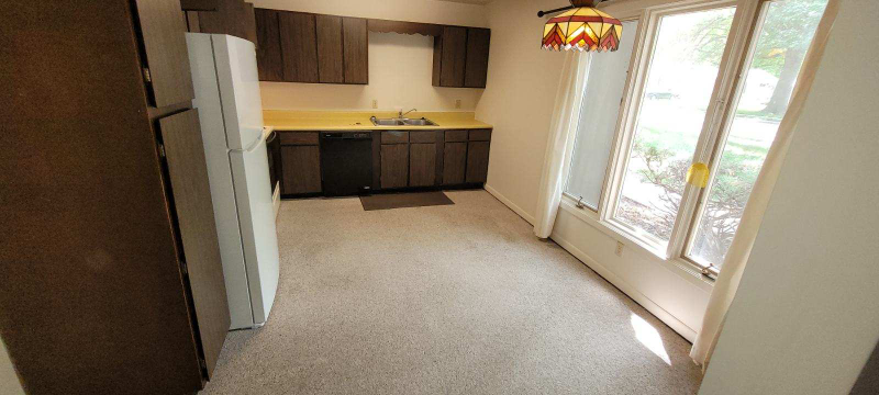 815 17th St - Photo 3 of 4