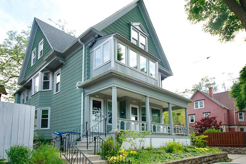 2719 E Hartford Ave - Photo 2 of 36