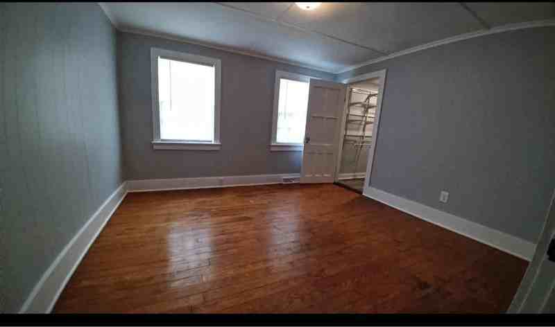 118 John St - Photo 3 of 9