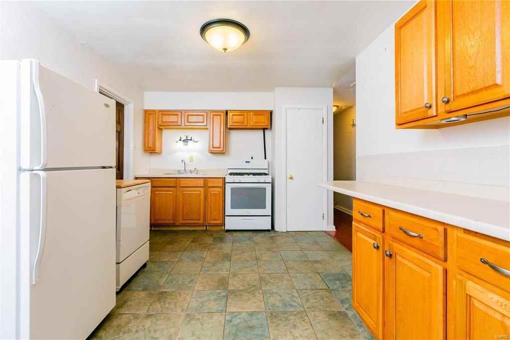 5935 Victoria Avenue #1 - Photo 2 of 9