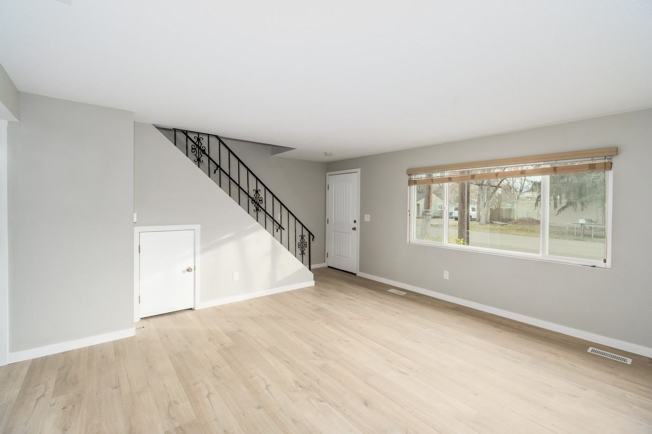 223 N Liberty St #4 - Photo 5 of 27