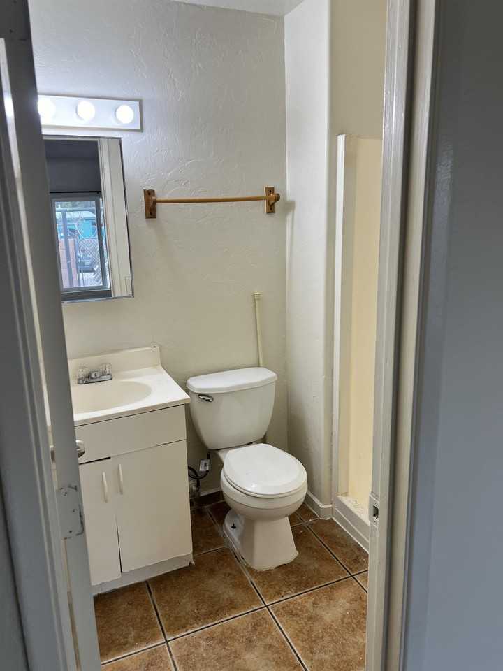 926 W Wedwick St #1 - Photo 3 of 20