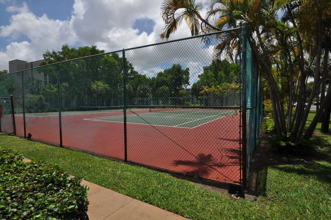 Sherwood Square by Symphony Management - Photo 3 of 18