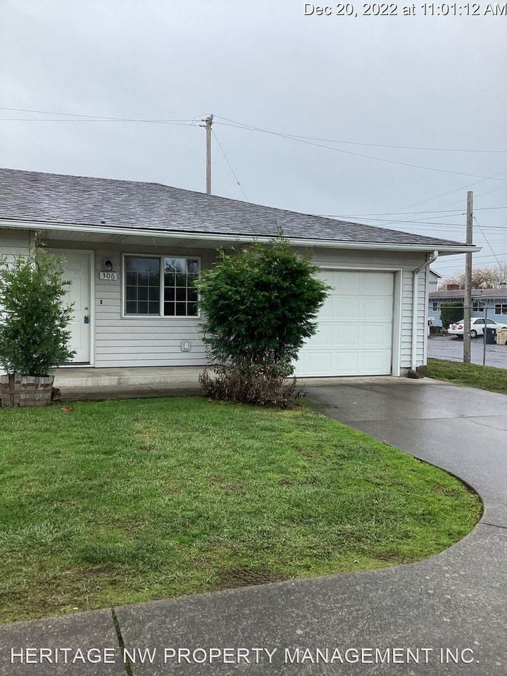 306, 308, 310 34TH AVE SE - Photo 2 of 12