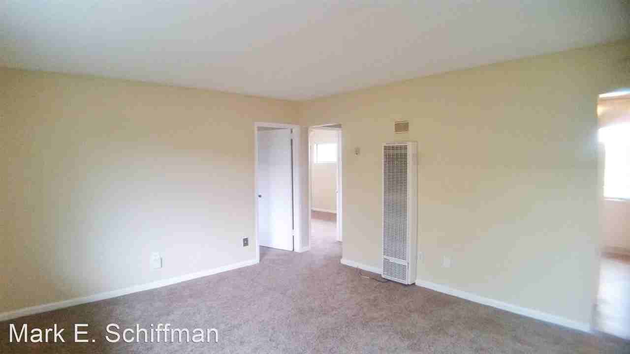 552 D Street - Photo 3 of 12