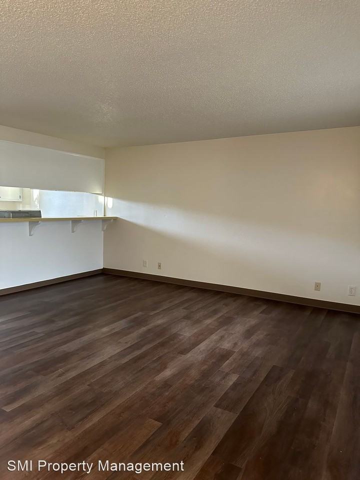 1644, 1654 & 1664 Lockhaven Dr NE - Photo 3 of 12