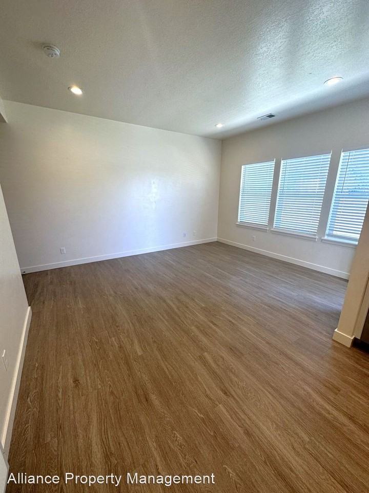 750 S Depot Street - Photo 3 of 23