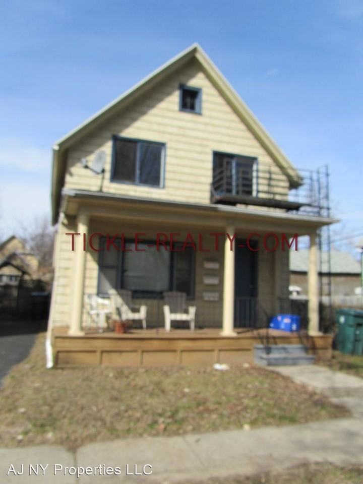 652 Linden Street - Photo 2 of 5