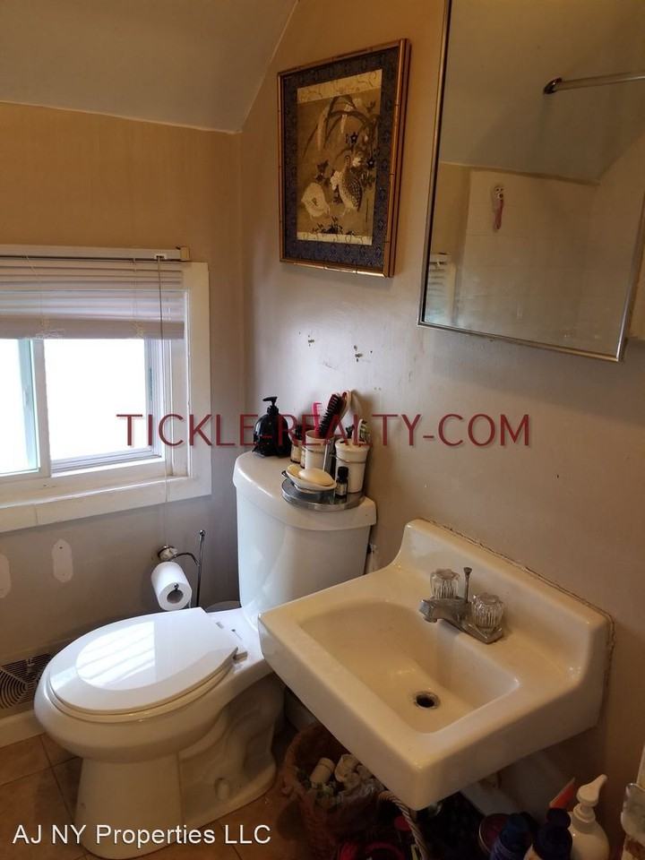 652 Linden Street - Photo 3 of 5