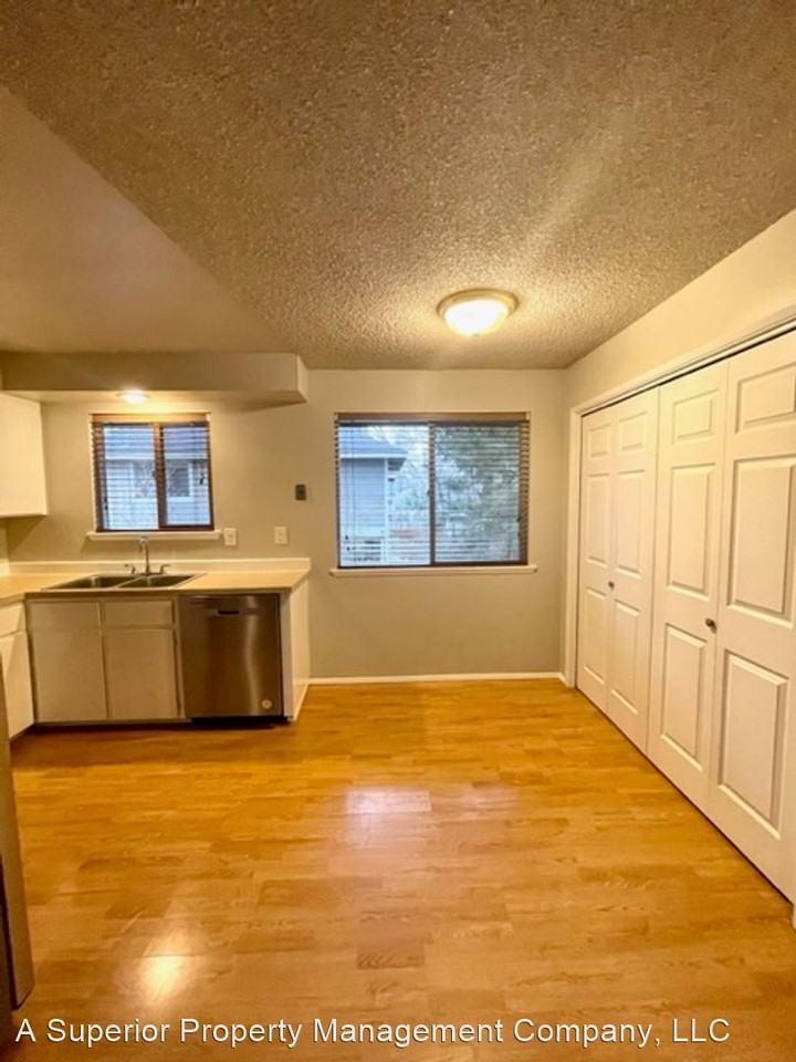 30 SE McKinley Ave - Photo 2 of 12