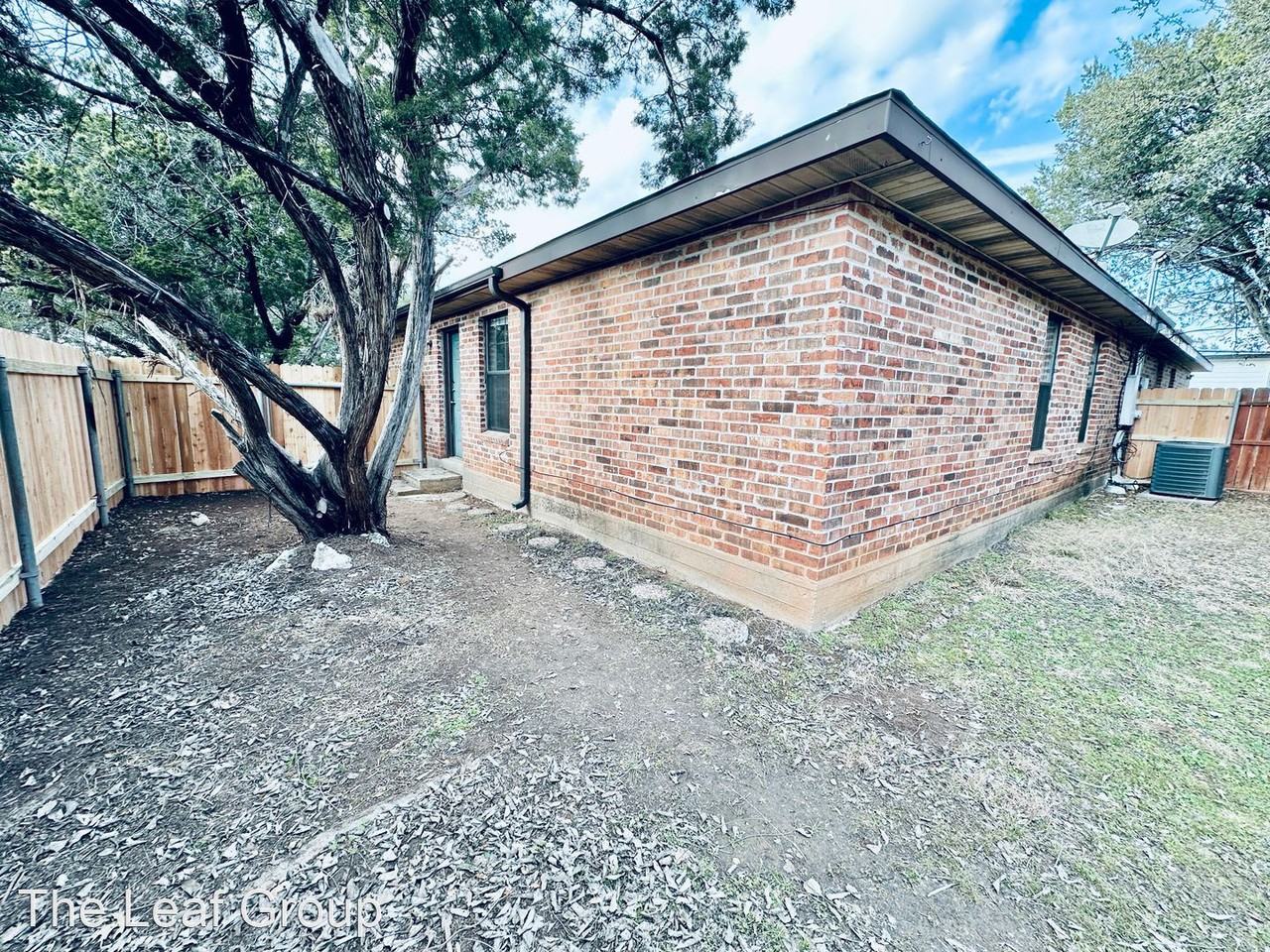 Spacious 3 Bed 2 Bath 2 car garage duplex Lago Vista - Photo 3 of 50