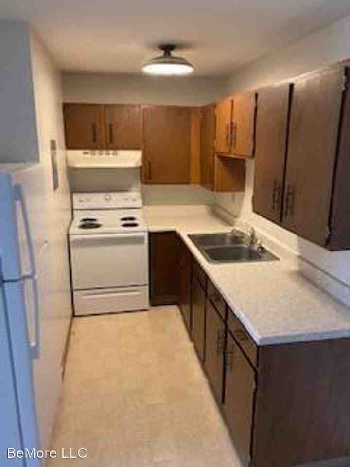 702 Imperial Dr - Photo 2 of 2