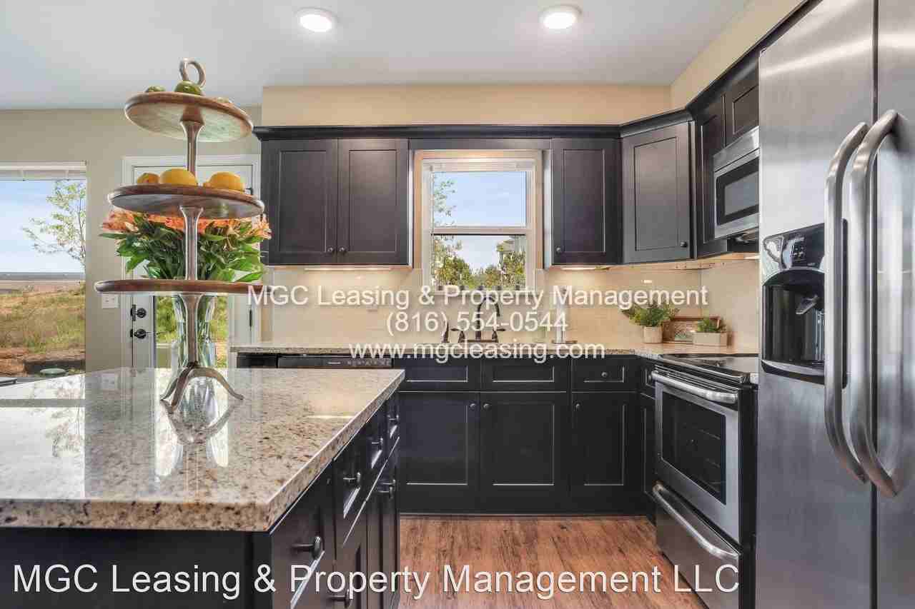 Serrano Townhomes - Photo 3 of 22