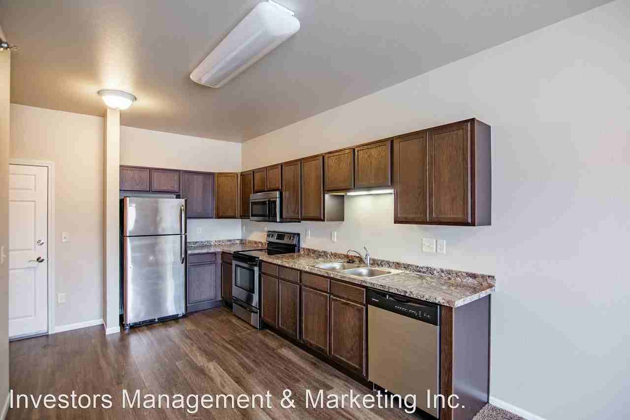 Creekside at Osgood Apartments - in South Fargo! - Photo 3 of 24