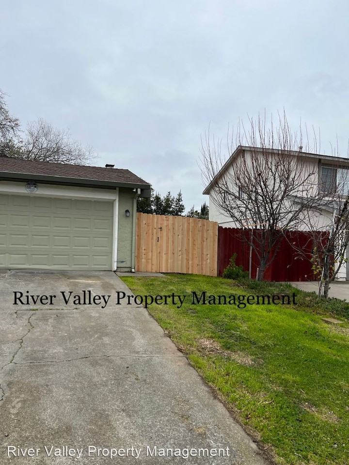 7233 Aberfeldy Way - Photo 2 of 33