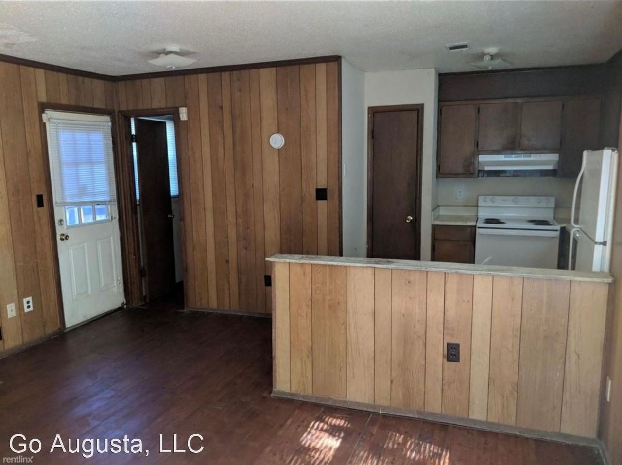 1740B Walker St - Photo 3 of 3