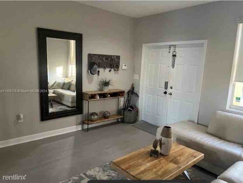 3511 Sw 169th Ter - Photo 3 of 28