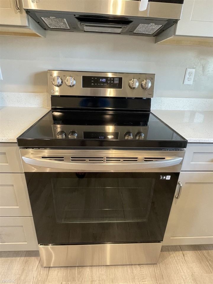826 N 50 W - Photo 3 of 11