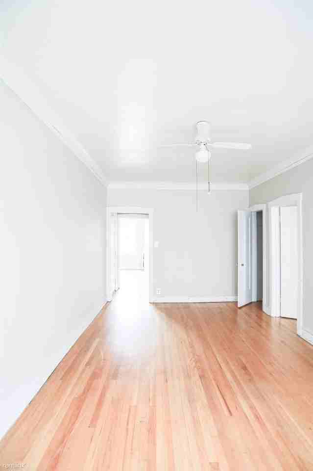 2473 W Gunnison St - Photo 2 of 5