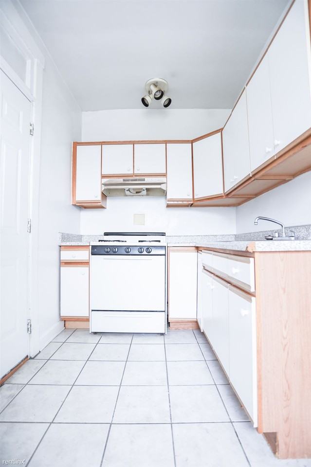 2473 W Gunnison St - Photo 3 of 5