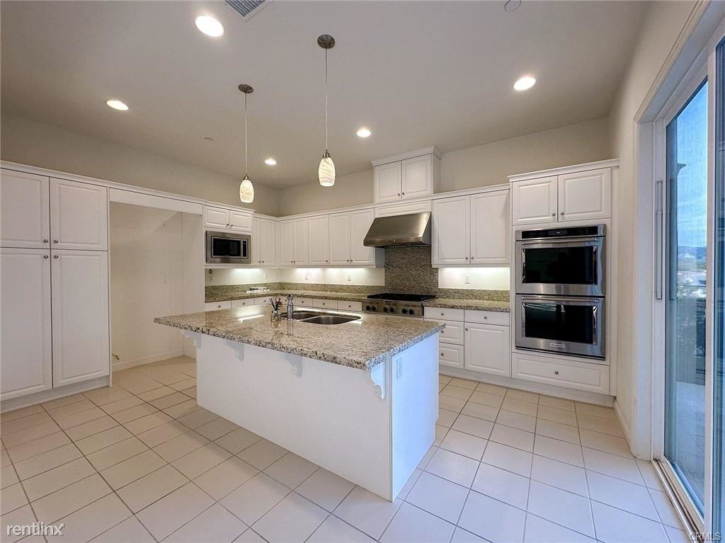 10 Bellflower - Photo 3 of 14