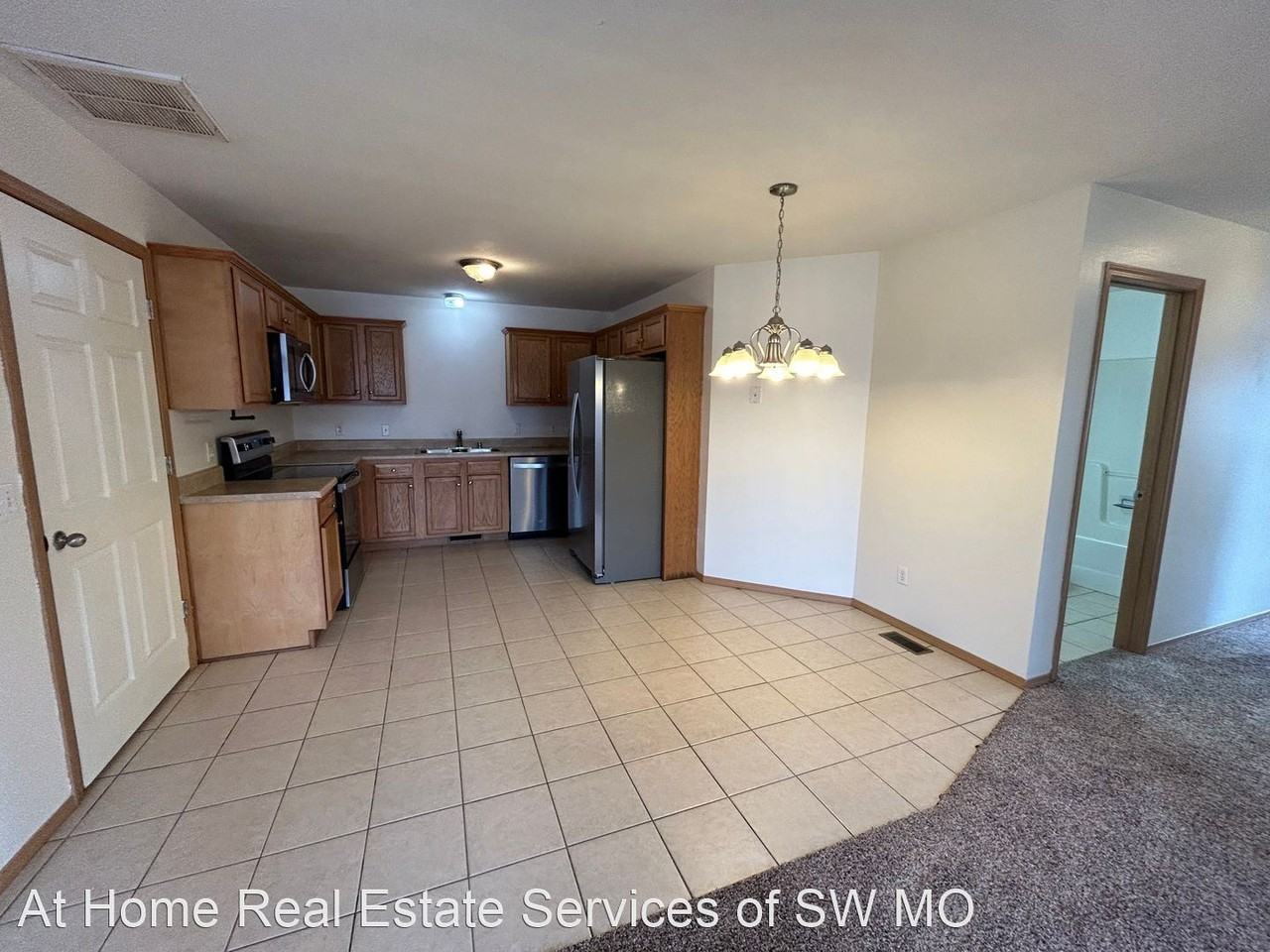 112 Bailey Cir - Photo 3 of 11