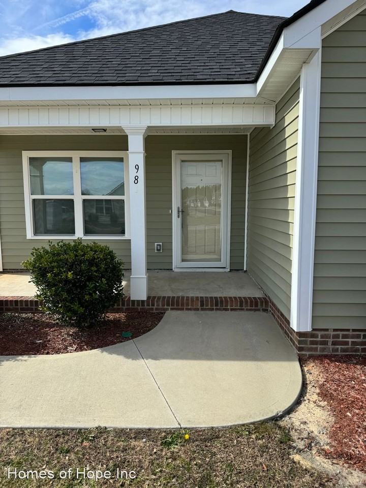 98 Essex Dr - Photo 2 of 21