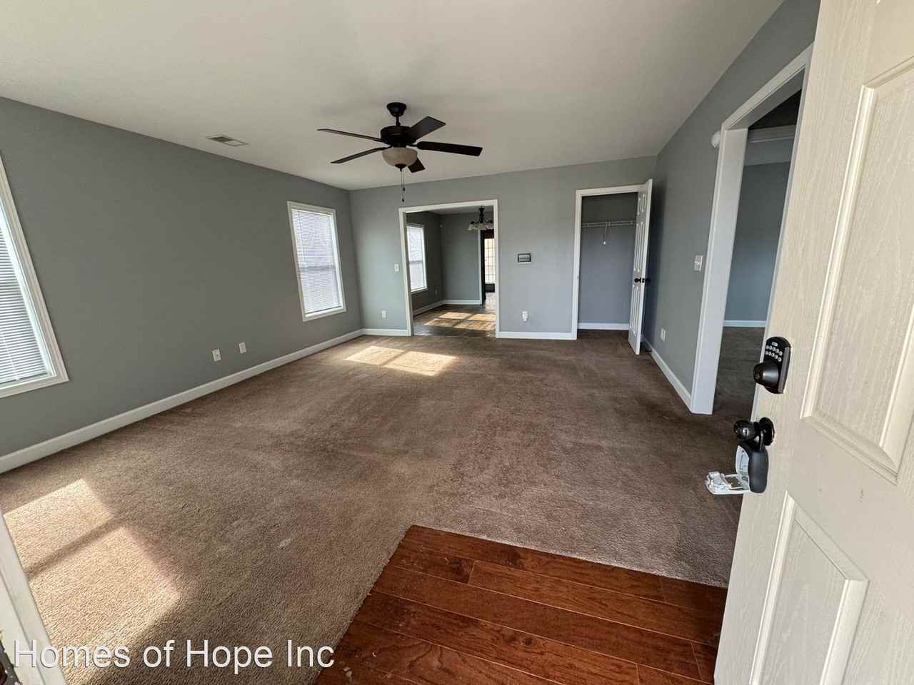 98 Essex Dr - Photo 3 of 21