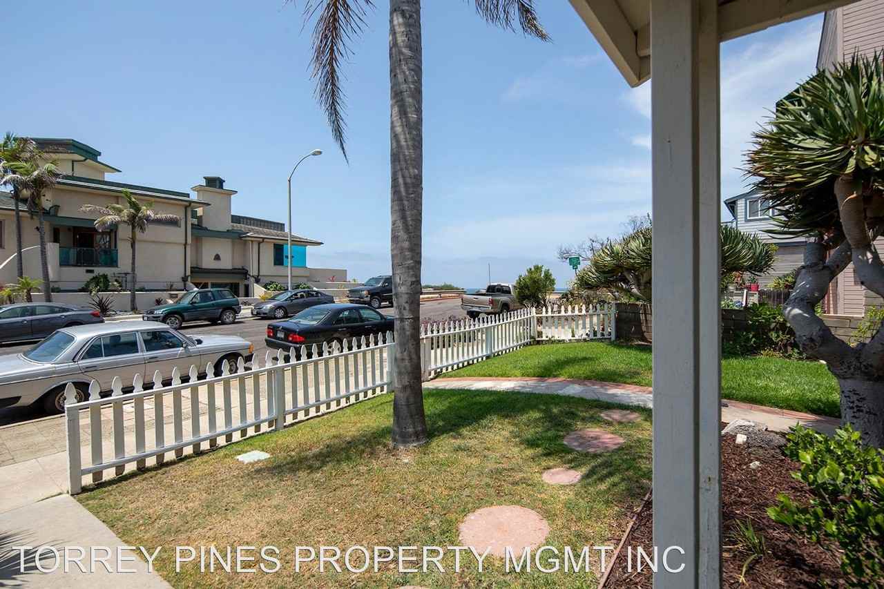 494649521/2 Del Mar Ave. Apartments in Point Loma Heights, San Diego