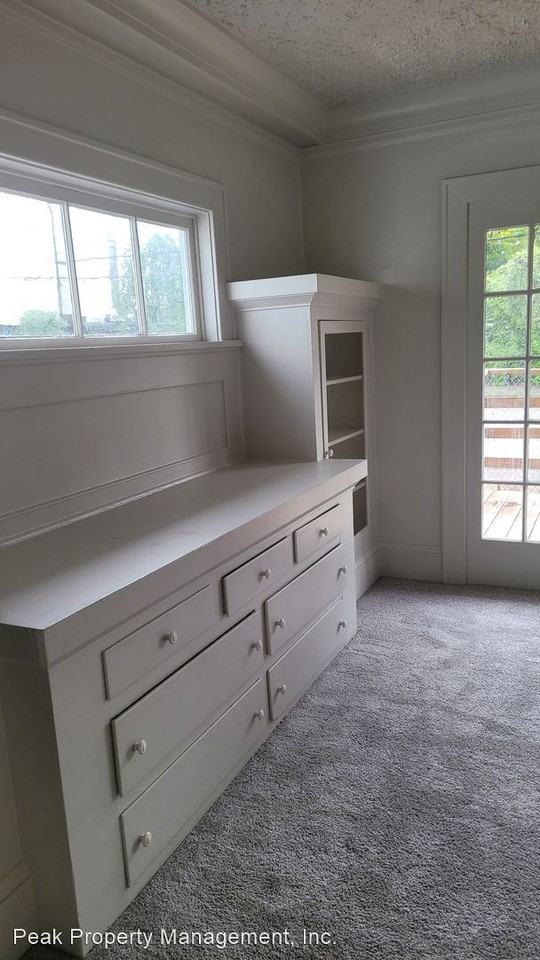 9825 Ne Glisan St - Photo 3 of 11