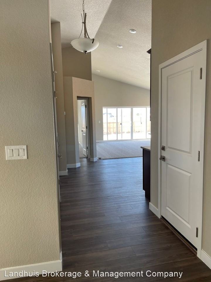 788 E Maybell Dr - Photo 2 of 12